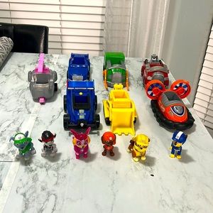 Paw Patrol Cars an figures